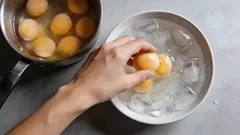 Den här vanan förstör allt: därför ska du inte lägga varma ägg i kallt vatten