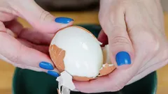 Så kokar du ägg så att de blir lättskalade – 3 effektiva knep